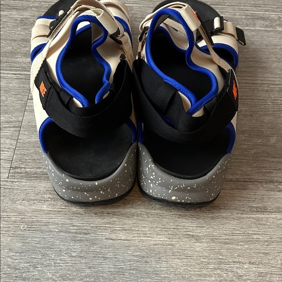 Nike Canyon
Fossil men’s sandals - Picture 3 of 6